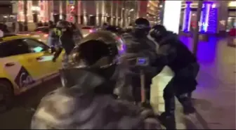 Rusya'daki gece protestolarında gözaltı sayısı bini geçti