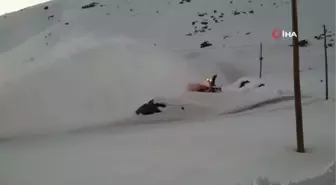 Şırnak'ta kardan kapanan köy yolları ulaşıma açıldı