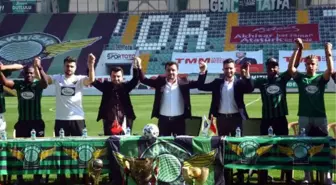 Akhisarspor kadrosuna kattığı 26 futbolcuyu basına tanıttı