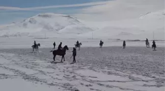 Son dakika haberi: Karda cirit 'kış kenti'nin vazgeçilmez eğlencesi olmayı sürdürüyor