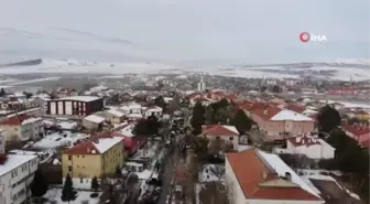 28 kez sallanan Sarıoğlan'da vatandaşlar diken üstünde