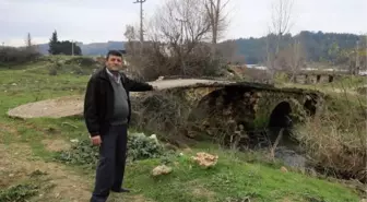 Büyük İskender'in geçtiği söylenen köprüye, traktörlerin geçmesi için beton döküldü