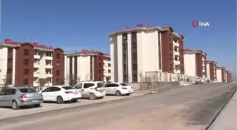Konuttaki yüzeysel çatlak, çekiç ve beton delici ile kırım yapılarak gösterildi
