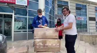 Düzce Gençlik Merkezi gönüllüleri İdlib'deki ihtiyaç sahipleri için giysi topladı