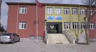 Eğitimciler ve veliler, köy okulunu yüz yüze eğitime hazırladı