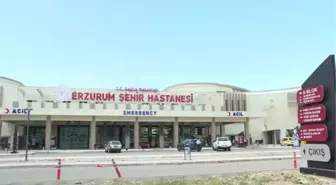 Erzurum Şehir Hastanesinde suda doğan ilk bebeğe 'Ertuğrul' adı verildi