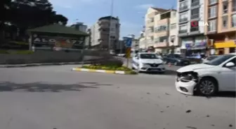 Son dakika yerel: Kaza yaptı, telefonunu elinden bırakmadı