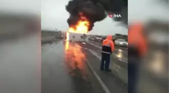 Manisa'da işçi servisi alevlere teslim oldu: 3'ü ağır 7 yaralı