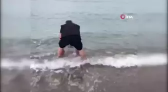 Karaya vuran yunusu hayata döndürdü