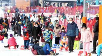 Palandöken pistleri tatilcilerle cıvıl cıvıl oldu