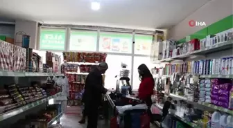 Şırnaklı 3 kardeş marketlerindeki üç rafı müşterilerin okuması için kitaplara ayırdı