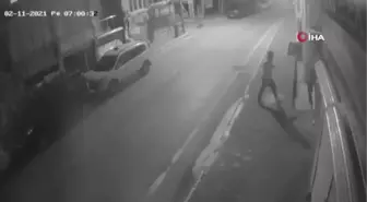 Son dakika: 2 gün önce aldığı araç hurdaya döndü, araca saldırı anları kameraya yansıdı