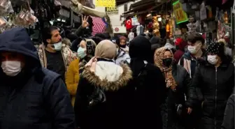 Eminönü'nde kısıtlama öncesi yoğunluk; adım atacak yer kalmadı