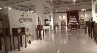 Hurdacı tezgahlarından topladığı eski radyolar tamir edip sergi açtı