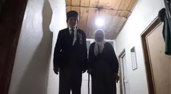 Kore gazisinin aynı yastıkta 69 yıldır 'ilk günkü aşkla' süren mutluluğu