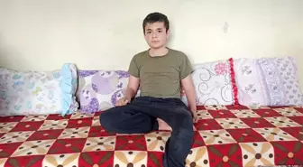13 yaşındaki Ahmet yatalak kalmak istemiyor