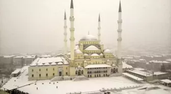 Ankara'nın incisi Kocatepe Camisi beyaza büründü