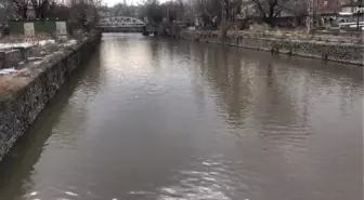 Kars Çayı'nın buzları eridi