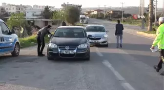 Maskesiz yakalanınca yüzünü montuyla kapattı