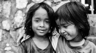 Afrikalı futbol efsanelerinden 'Yüzleri Olmayan Çocuklar' için bağış kampanyası