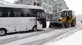 Atakum Belediyesi tüm ekipleriyle karla mücadelede