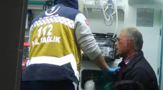 Kazada kulağı kopan sürücü, aracını bırakmak istemedi! Ambulansa binmemek için direndi