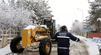 Aziziye Belediyesi'nde karla mücadele mesaisi