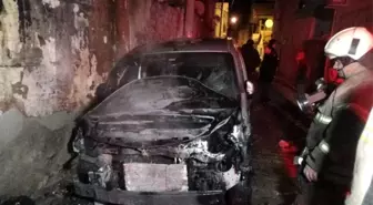 İzmir'de yangın paniği: 2 otomobil ve 1 iş yeri yandı
