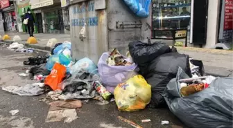 Kadıköy'de çöp dağları; belediye işçieri grev yaptı, Kadıköy çöple doldu