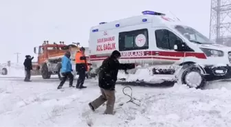 Kara saplanan hamile kadını taşıyan ambulansın kurtarılma görüntüleri ortaya çıktı