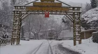 Manisa'nın 'gizli hazinesi' Darkale, beyaza bürüdü