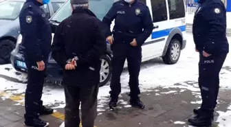 Polisin telaşlı gördüğü vatandaş ikinci kez dolandırılmaktan kurtarıldı