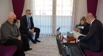 96 yaşındaki Fatma Erdem'in kimlik başvurusu evinde alındı