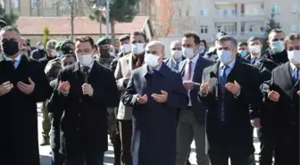 Gara şehidi polis Vedat Kaya için memleketinde dua edilip, lokma dağıtıldı