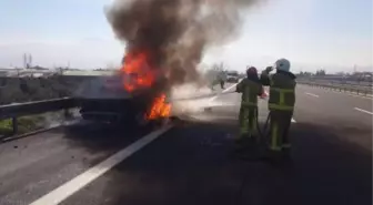 Seyir halindeki otomobil alev alıp, yandı