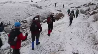 Türk dağcılar Hocalı şehitleri için Haça Dağı'na tırmandı