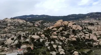 Türkiye'nin en yaşlı kayalarıyla dikkat çeken vadi