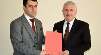 AK Parti'li Özbek mazbatasını aldı