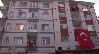 Son dakika haber! Bakan Akar'dan şehit Harun Turhan'ın ailesine taziye ziyareti