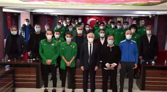 Isparta Belediye Başkanı Başdeğirmen, Isparta32spor'la buluştu