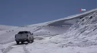 Karlı yolları aşıp, Paşa dedenin aşısını yaptılar