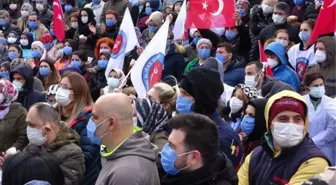 Kırmızı alarmın verildiği Trabzon'da sağlık çalışanları sosyal mesafeyi hiçe saydı