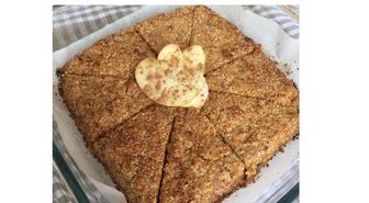 Rafine şekersiz pratik tatlı tarifleri :Elmalı irmikli pasta, meyveli çıtır atıştırmalık, tahinli fit sufle, rafine şekersiz kestane şekeri