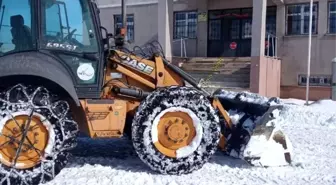 VASKİ'den eğitime kar temizliği desteği
