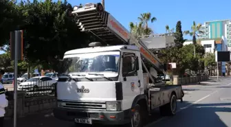 Alanya'da damat kız istemeye mobil asansörle geldi