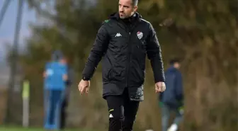 Bursaspor Teknik Direktörü Mustafa Er kadro kurmakta zorlanıyor