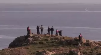 ÇANAKKALE - Gökçeada açıklarında batan teknenin yeri sahilden yaklaşık 200 metre açıkta tespit edildi