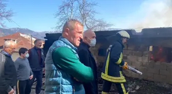 Odunlukta çıkan yangın paniğe neden oldu