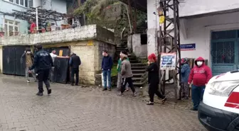 Freni patlayan motosiklet evin garajına çarparak durabildi