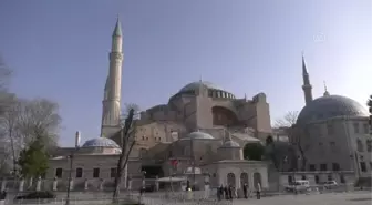 İngiliz senarist ve yönetmen Guy Ritchie, Ayasofya ve Topkapı Sarayı'nı gezdi